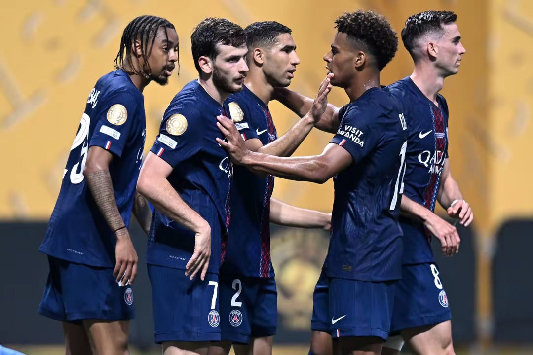 巴黎圣日耳曼发布备战花絮，清晨内部沟通，国王杯任务艰巨，高层口径保持一致的简单介绍